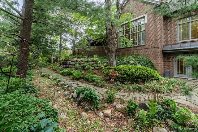 4054 Cranbrook Court, Bloomfield Hills, MI 48301