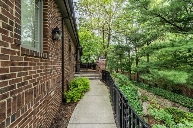 4054 Cranbrook Court, Bloomfield Hills, MI 48301