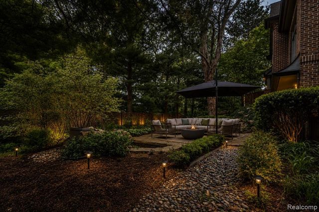 4054 Cranbrook Court, Bloomfield Hills, MI 48301