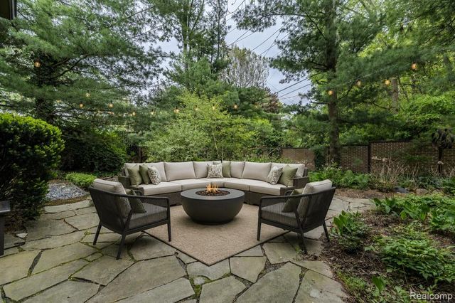 4054 Cranbrook Court, Bloomfield Hills, MI 48301