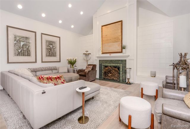 4054 Cranbrook Court, Bloomfield Hills, MI 48301