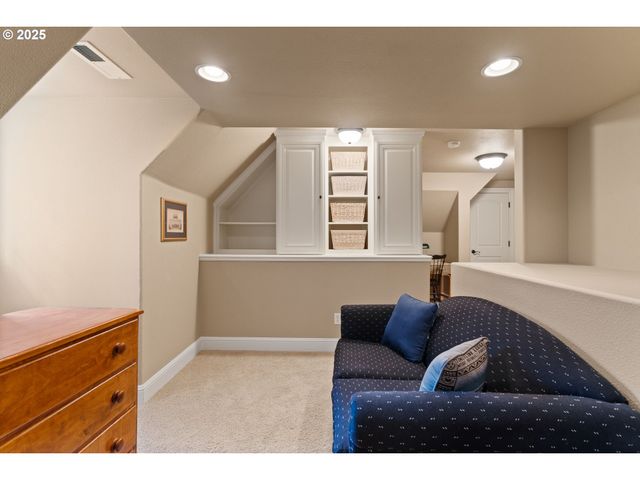 12320 Nw SARGENT Ln, Portland, OR 97231