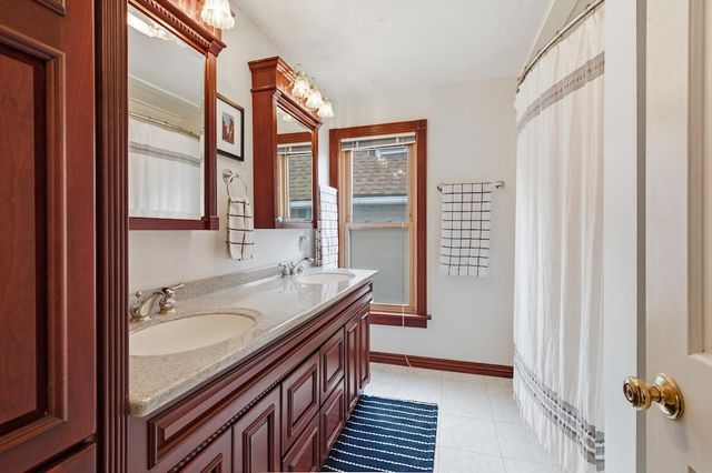 916 Arcadian AVENUE, Waukesha, WI 53186