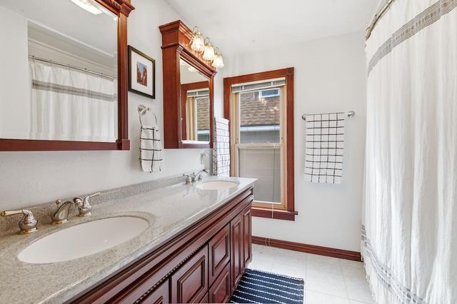 916 Arcadian AVENUE, Waukesha, WI 53186