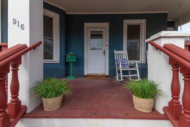 916 Arcadian AVENUE, Waukesha, WI 53186