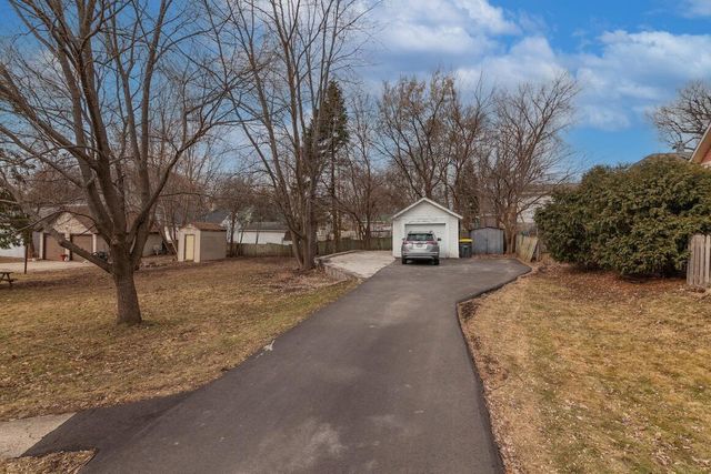 916 Arcadian AVENUE, Waukesha, WI 53186