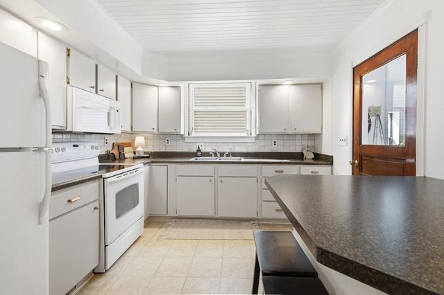 916 Arcadian AVENUE, Waukesha, WI 53186