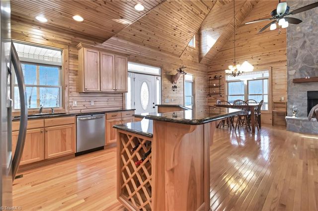 658 Green Point Lane, Boomer, NC 28606