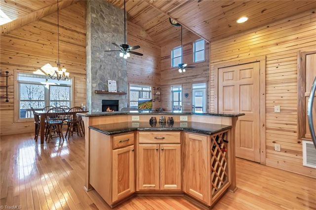 658 Green Point Lane, Boomer, NC 28606