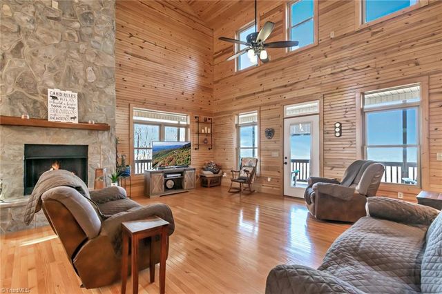 658 Green Point Lane, Boomer, NC 28606