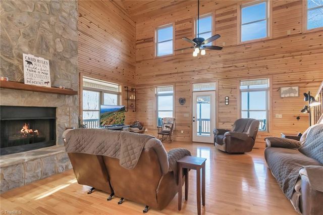 658 Green Point Lane, Boomer, NC 28606
