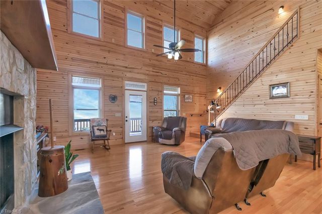 658 Green Point Lane, Boomer, NC 28606