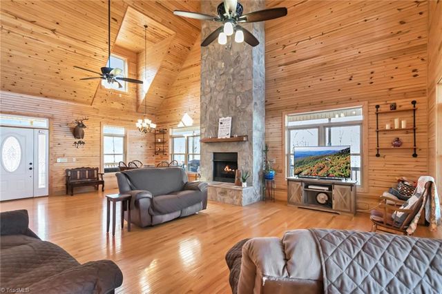 658 Green Point Lane, Boomer, NC 28606