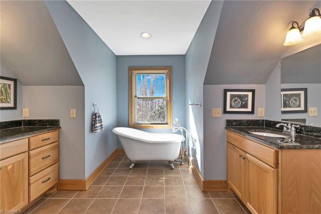 658 Green Point Lane, Boomer, NC 28606