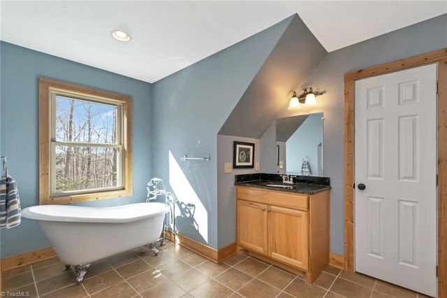 658 Green Point Lane, Boomer, NC 28606