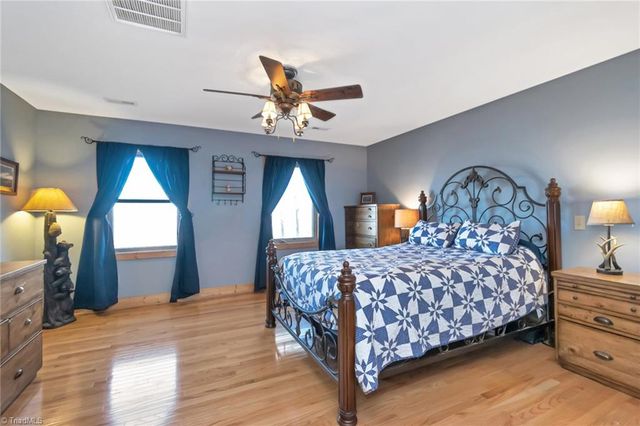 658 Green Point Lane, Boomer, NC 28606