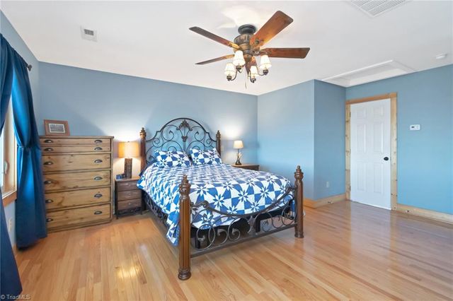 658 Green Point Lane, Boomer, NC 28606