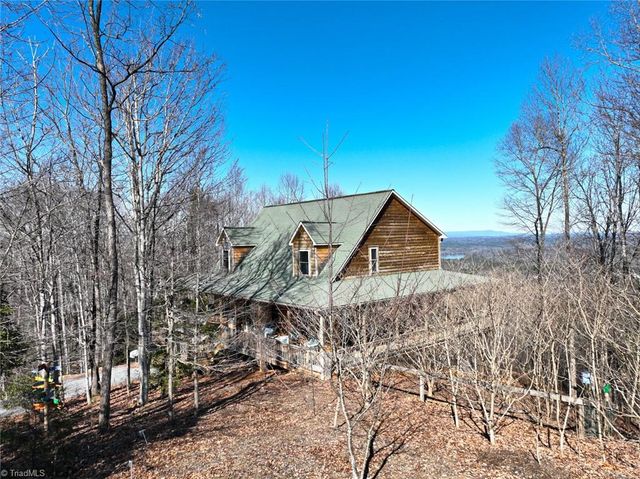 658 Green Point Lane, Boomer, NC 28606
