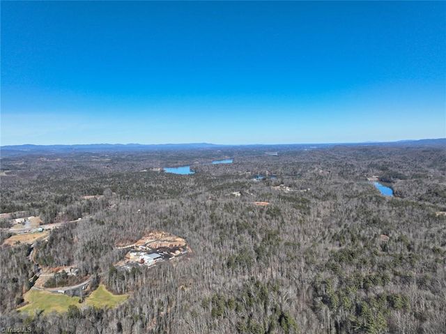 658 Green Point Lane, Boomer, NC 28606