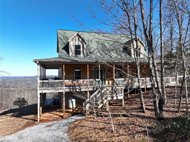 658 Green Point Lane, Boomer, NC 28606