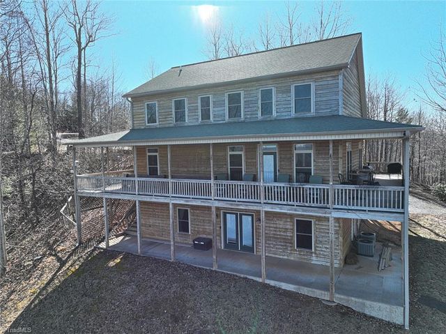 658 Green Point Lane, Boomer, NC 28606