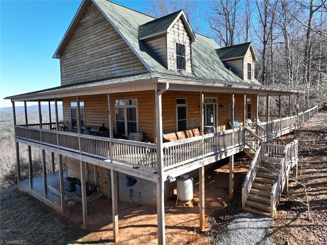 658 Green Point Lane, Boomer, NC 28606