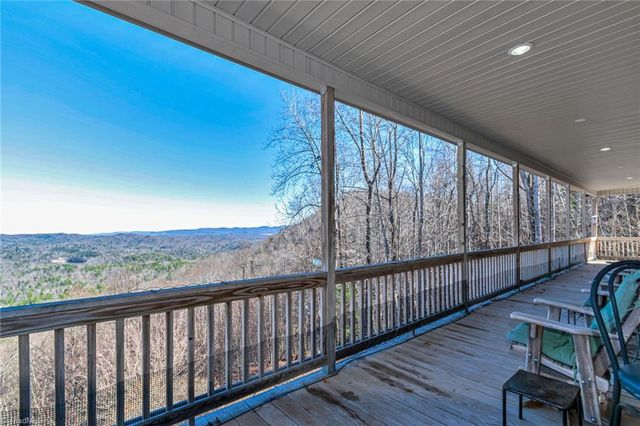 658 Green Point Lane, Boomer, NC 28606