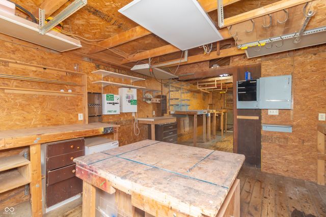 2460 E Hickory Boulevard, Greenfield, IN 46140