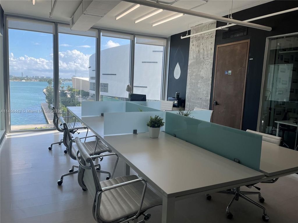 888 Biscayne Blvd, Miami, FL 33132