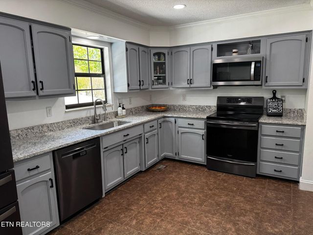 3102 Fairoaks Drive, Maryville, TN 37803