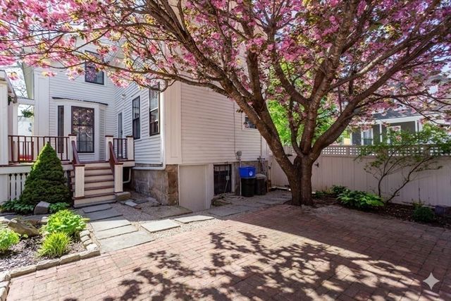 90 Walden St, New Bedford, MA 02740