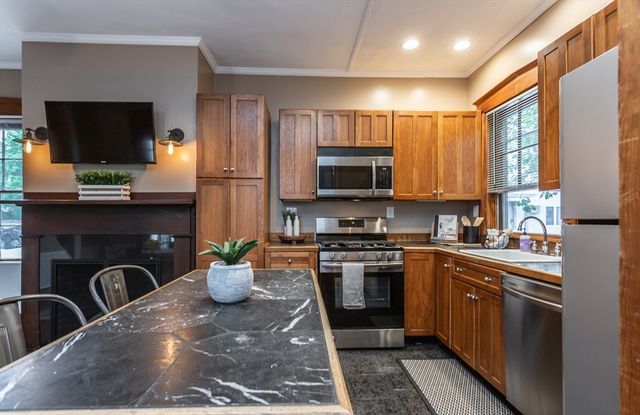 90 Walden St, New Bedford, MA 02740