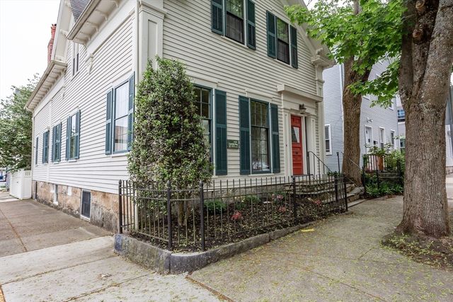 90 Walden St, New Bedford, MA 02740