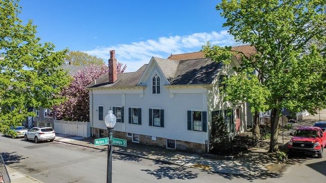 90 Walden St, New Bedford, MA 02740