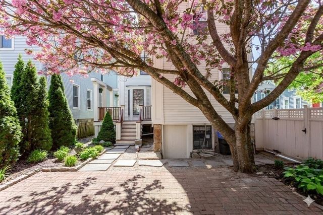 90 Walden St, New Bedford, MA 02740
