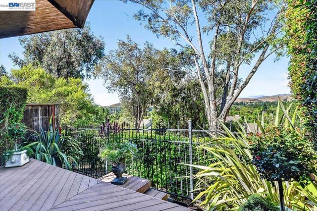 525 Silver Oak Ln, Danville, CA 94506