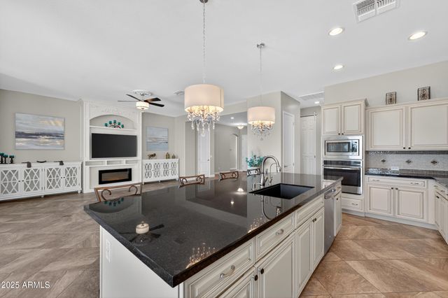 18211 W SEQUOIA Drive, Goodyear, AZ 85338