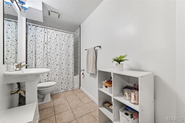 7018 Grassy Valley Drive, St Louis, MO 63129