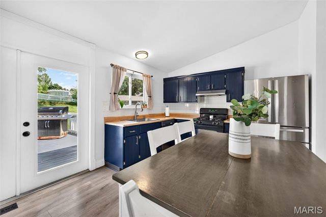 7018 Grassy Valley Drive, St Louis, MO 63129