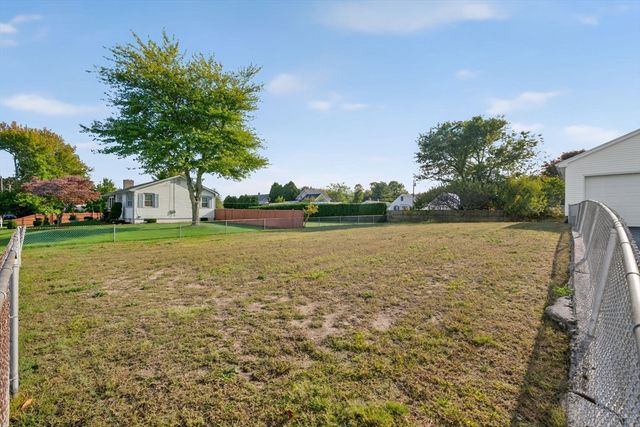 174 Rogers St, Dartmouth, MA 02748