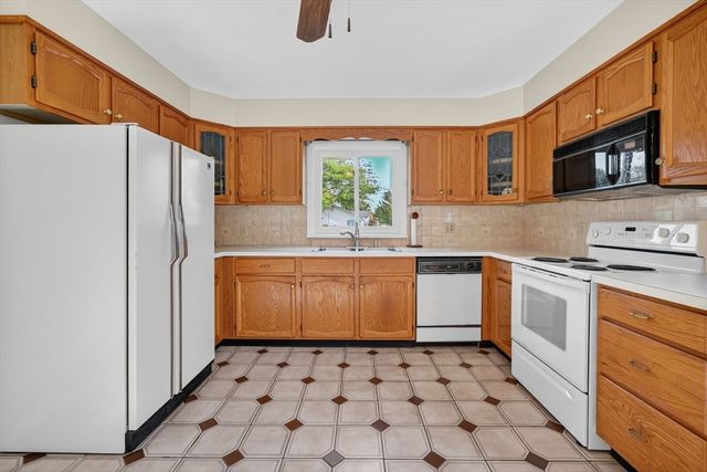 174 Rogers St, Dartmouth, MA 02748