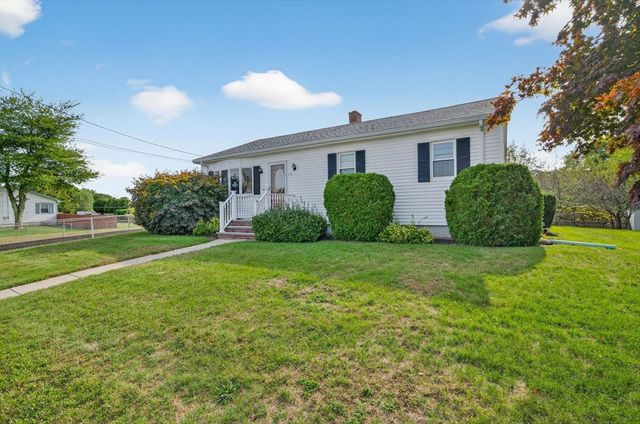 174 Rogers St, Dartmouth, MA 02748