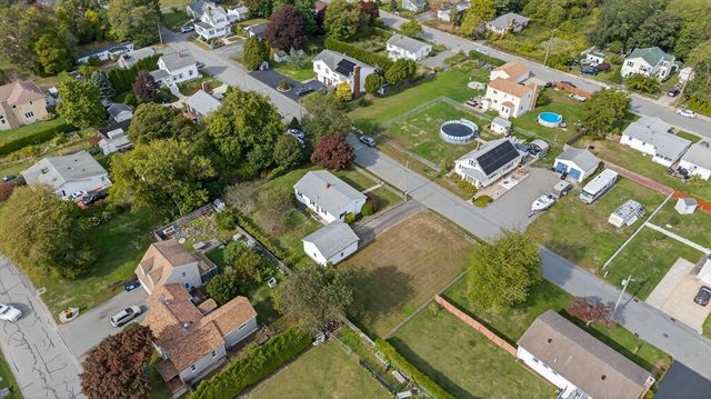 174 Rogers St, Dartmouth, MA 02748