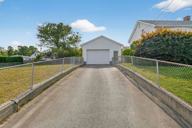 174 Rogers St, Dartmouth, MA 02748