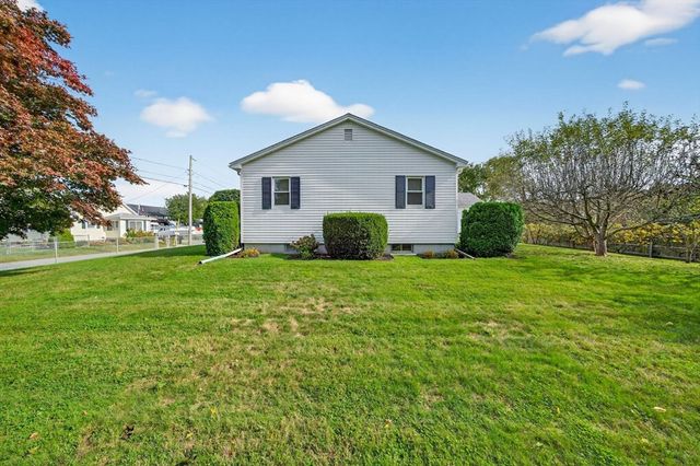 174 Rogers St, Dartmouth, MA 02748