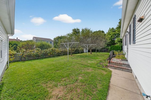 174 Rogers St, Dartmouth, MA 02748