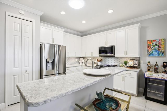 2946 TRUSTEE AVENUE, Sarasota, FL 34243