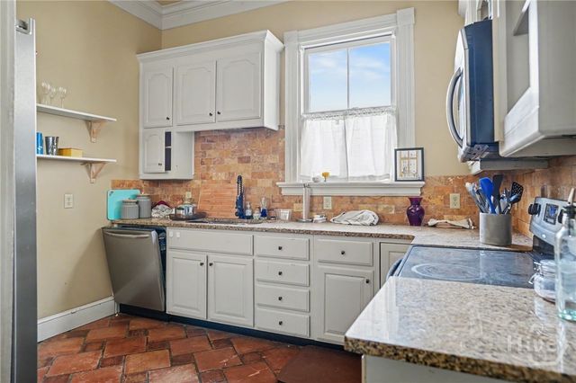 225 W 41st Street, Savannah, GA 31401