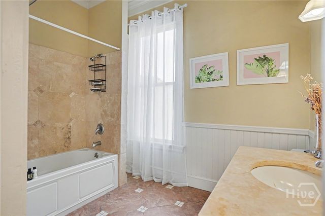 225 W 41st Street, Savannah, GA 31401