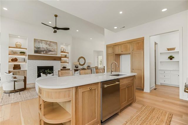 1816 NE Lashbrook Circle, Lee's Summit, MO 64086